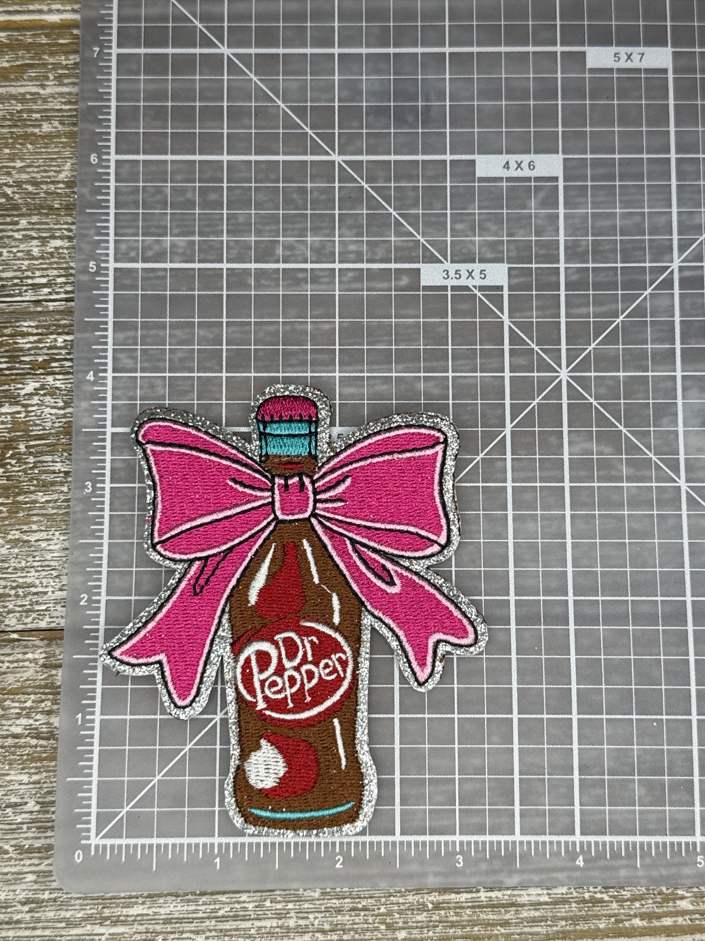 Silver Glitter Bow Pepper